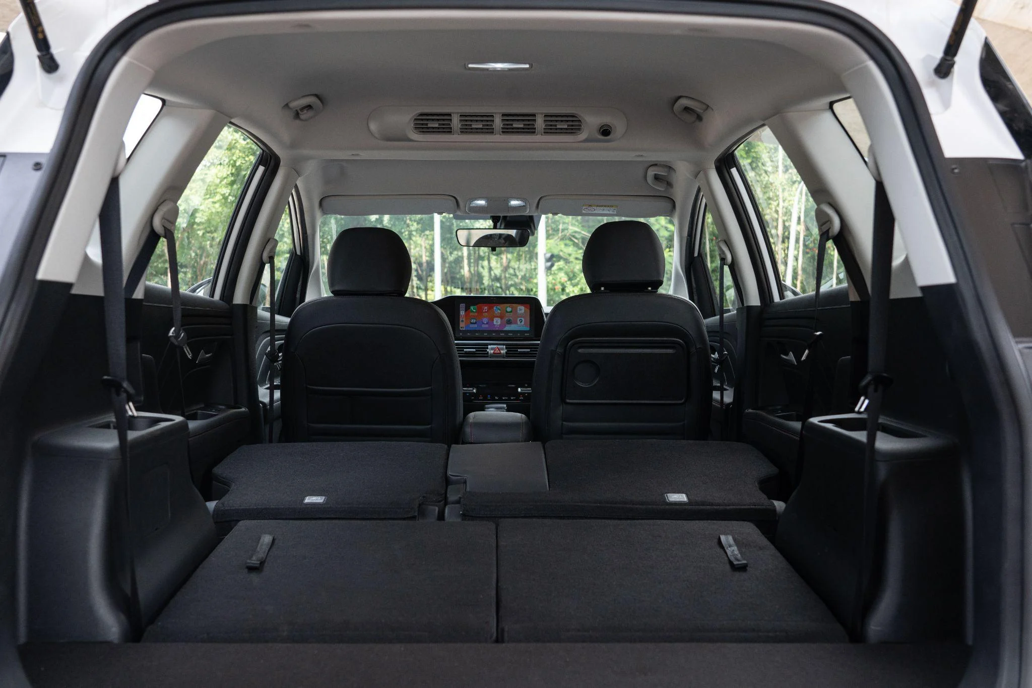 Khoang hành lý Hyundai Stargazer